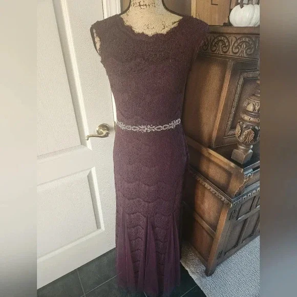 Gorgeous Sleeveless Purple Lace Dress by Betsy & Adam Sz 6 - Picture 2 of 12